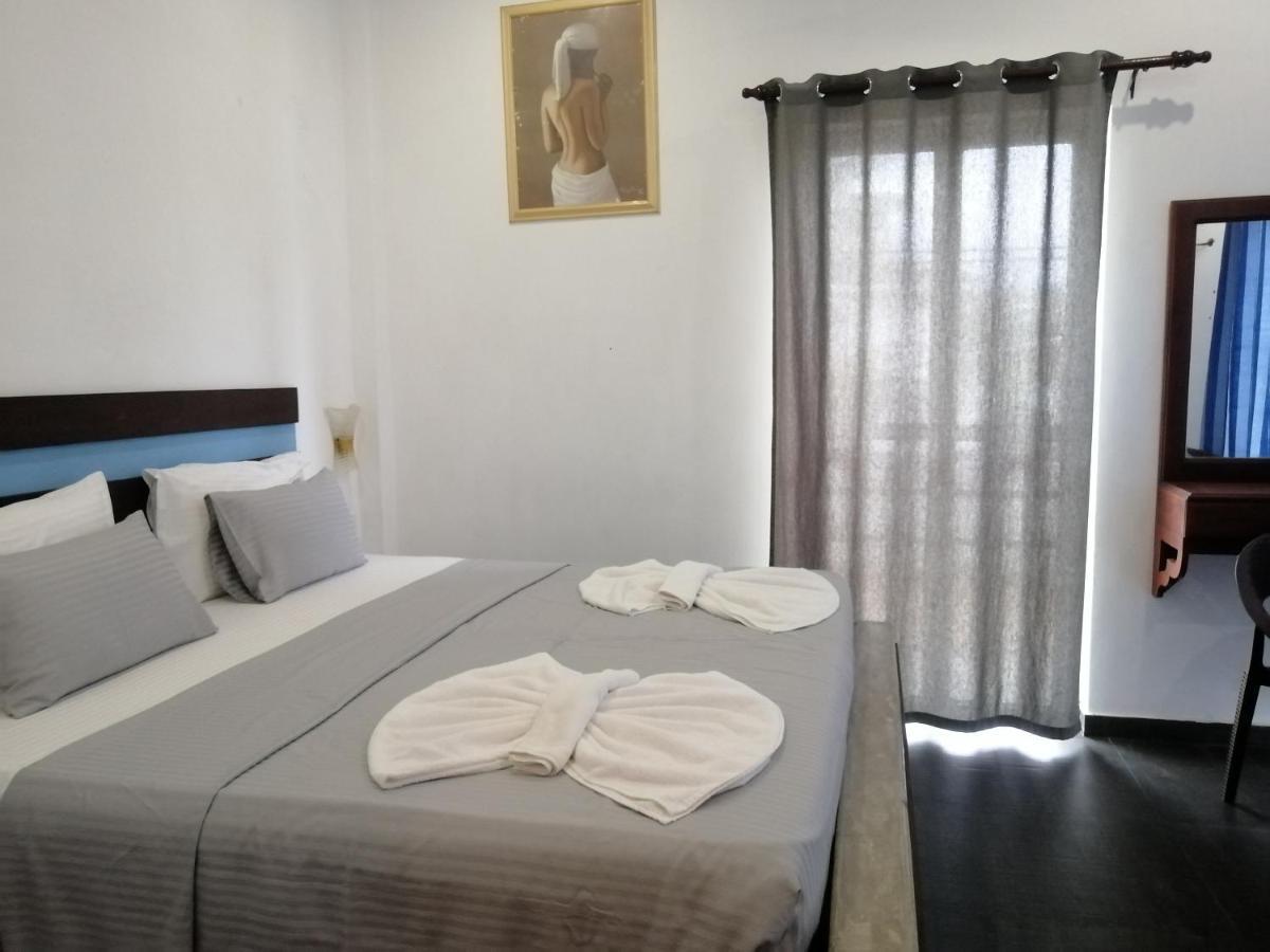 Le Petit Hotel & Restaurant Negombo Buitenkant foto