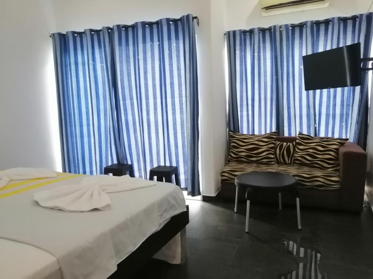 Le Petit Hotel & Restaurant Negombo Buitenkant foto