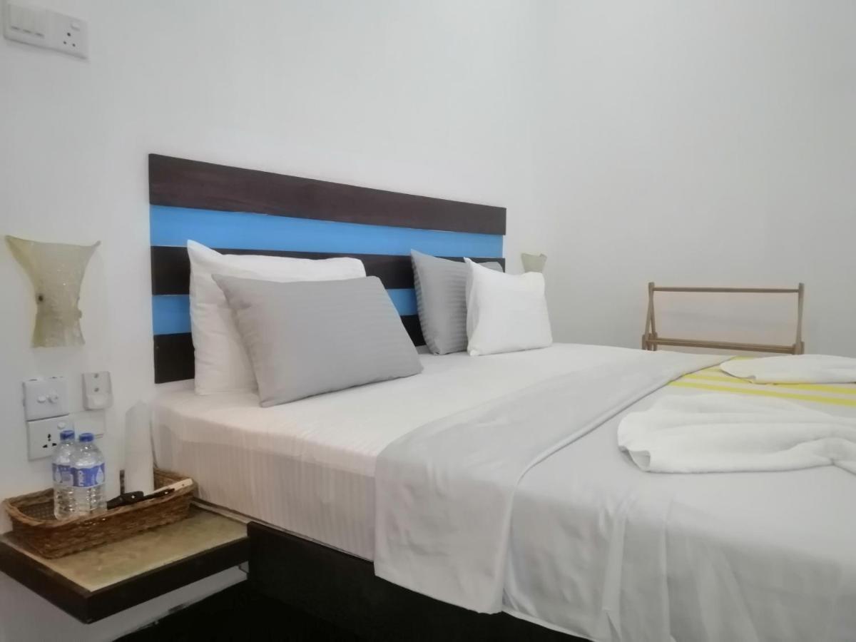 Le Petit Hotel & Restaurant Negombo Buitenkant foto