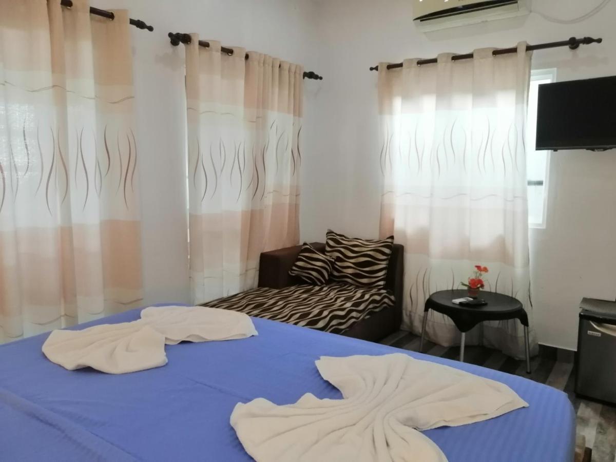 Le Petit Hotel & Restaurant Negombo Buitenkant foto