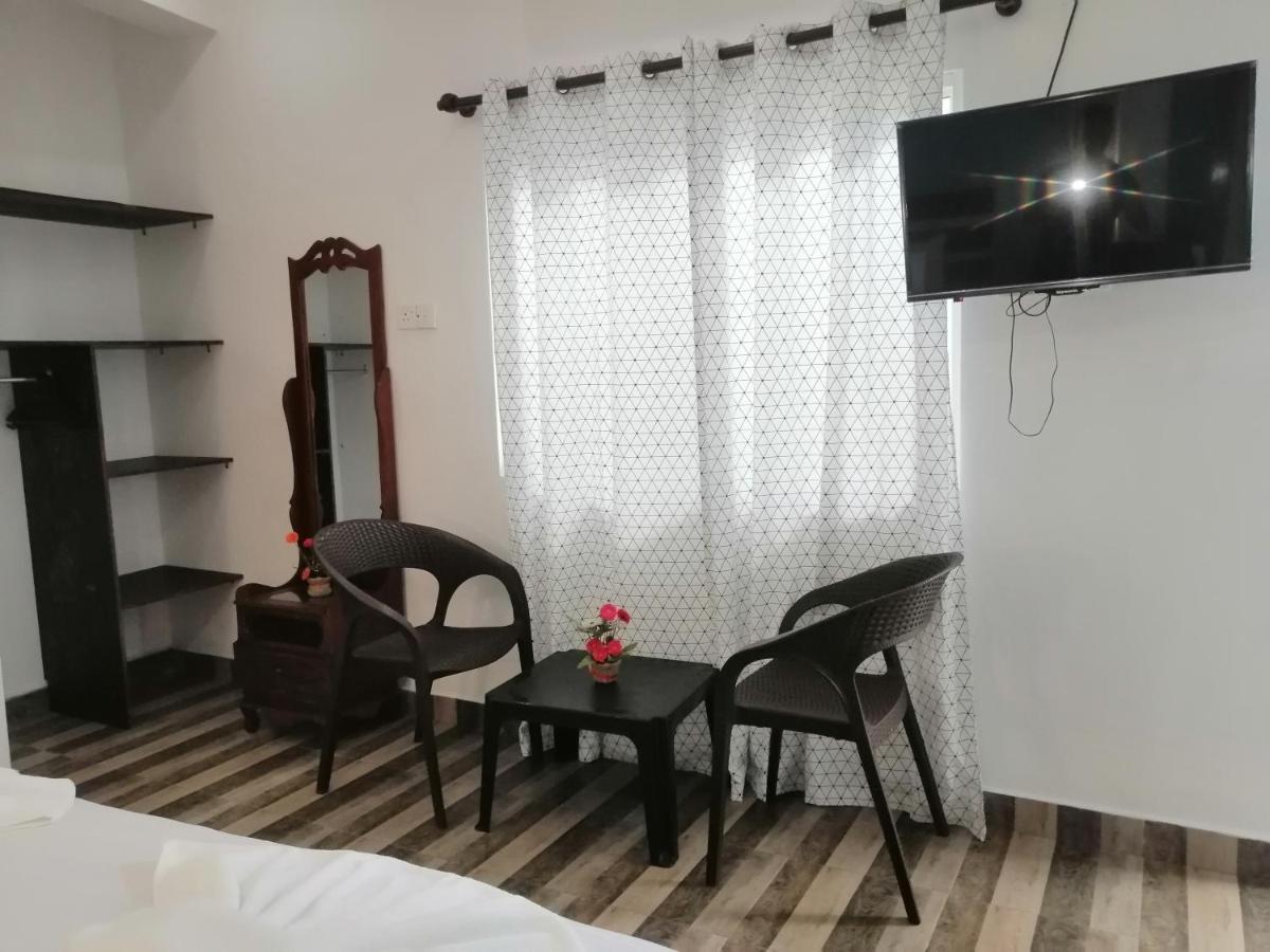 Le Petit Hotel & Restaurant Negombo Buitenkant foto