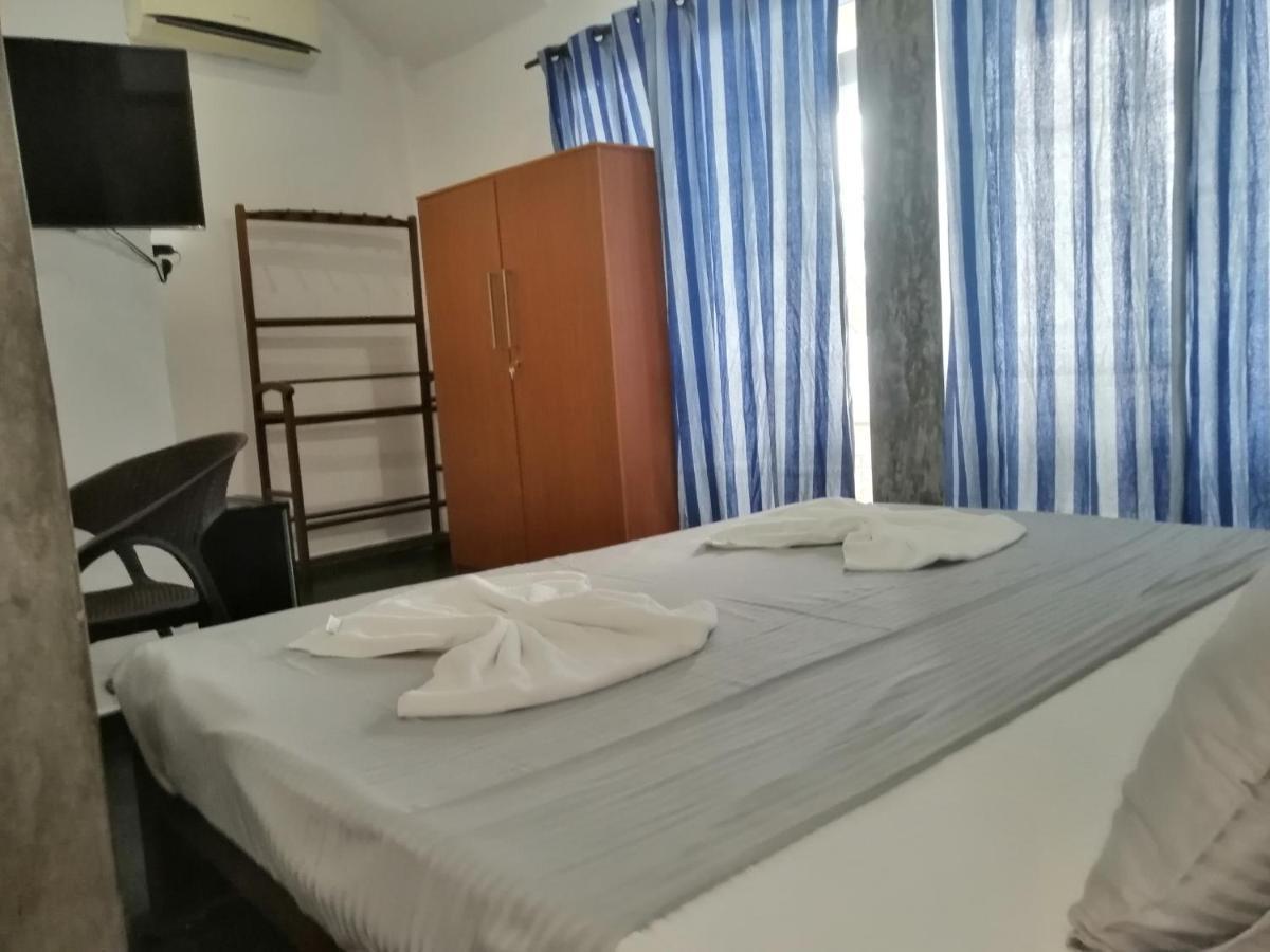 Le Petit Hotel & Restaurant Negombo Buitenkant foto