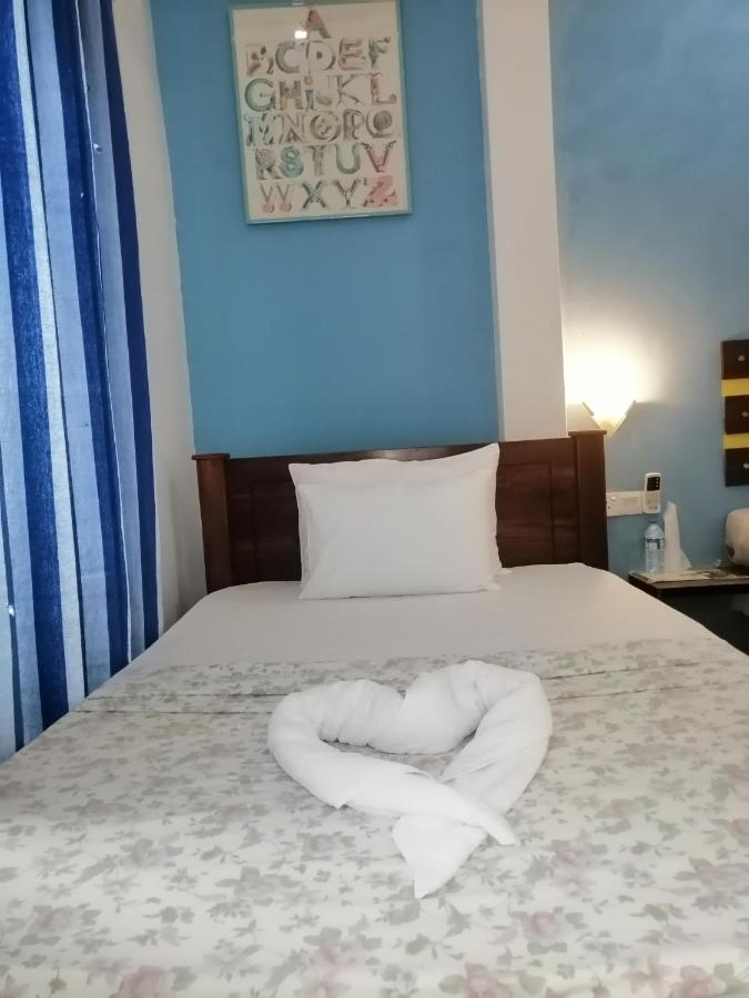 Le Petit Hotel & Restaurant Negombo Buitenkant foto