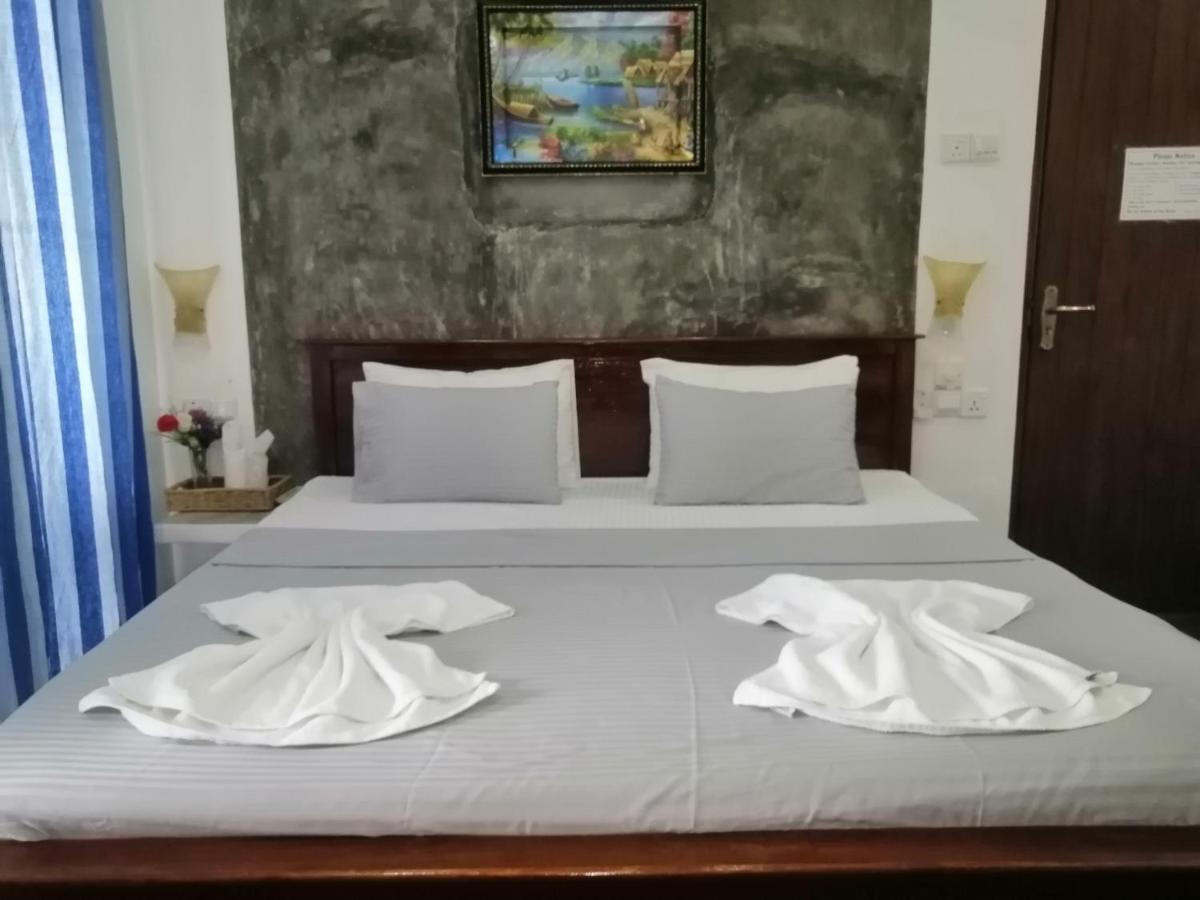Le Petit Hotel & Restaurant Negombo Buitenkant foto
