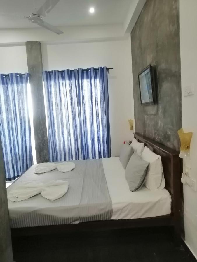 Le Petit Hotel & Restaurant Negombo Buitenkant foto