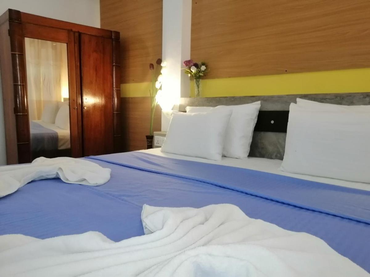 Le Petit Hotel & Restaurant Negombo Buitenkant foto
