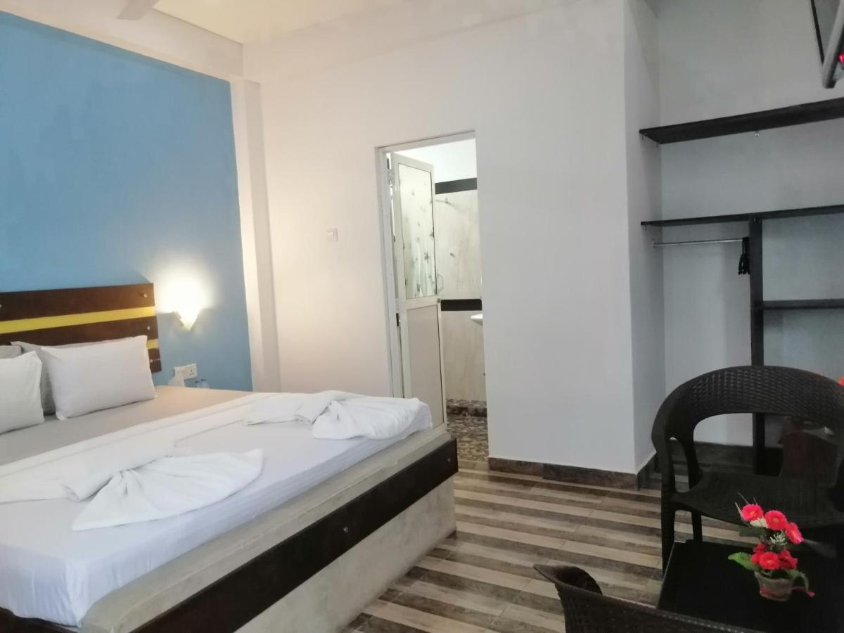 Le Petit Hotel & Restaurant Negombo Buitenkant foto
