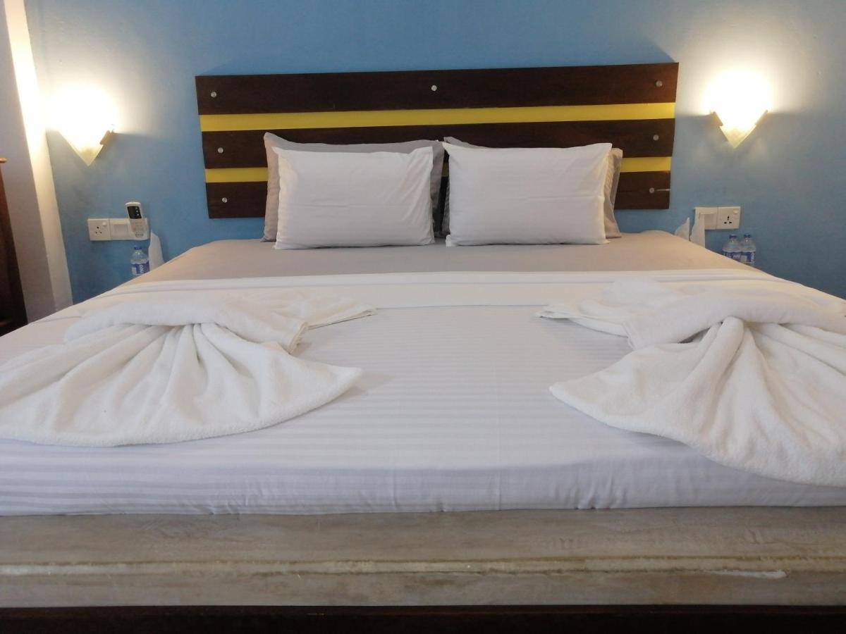 Le Petit Hotel & Restaurant Negombo Buitenkant foto