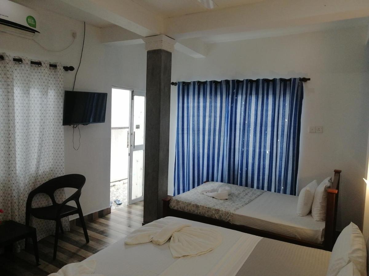 Le Petit Hotel & Restaurant Negombo Buitenkant foto