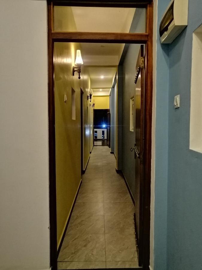 Le Petit Hotel & Restaurant Negombo Buitenkant foto
