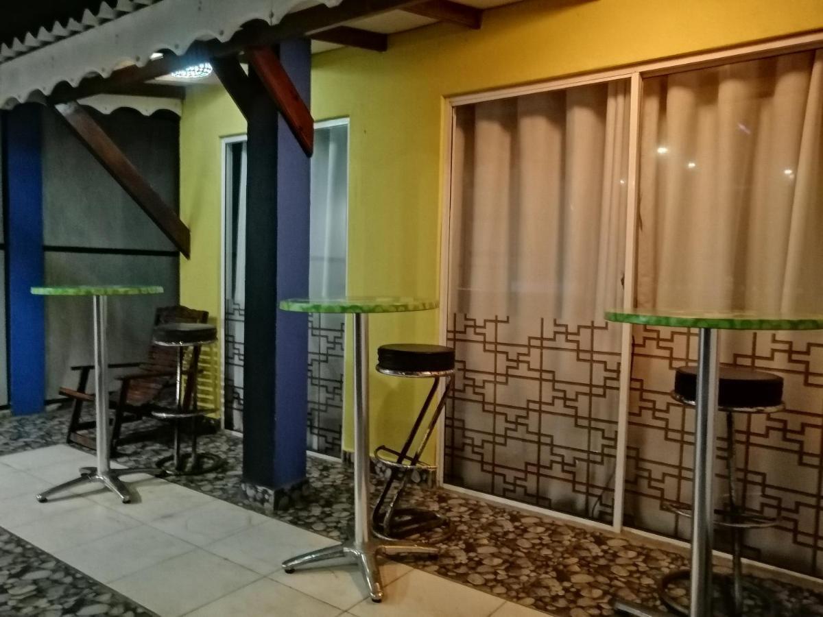 Le Petit Hotel & Restaurant Negombo Buitenkant foto