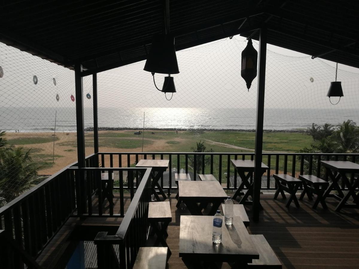 Le Petit Hotel & Restaurant Negombo Buitenkant foto
