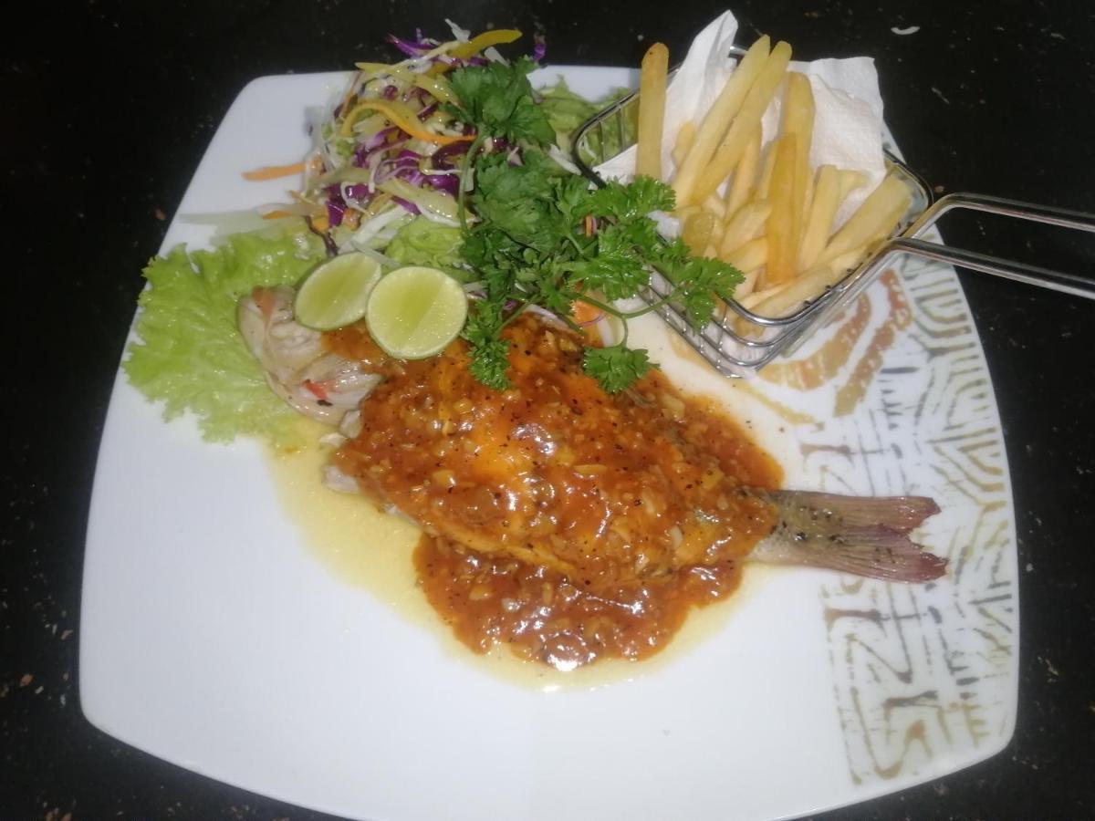 Le Petit Hotel & Restaurant Negombo Buitenkant foto