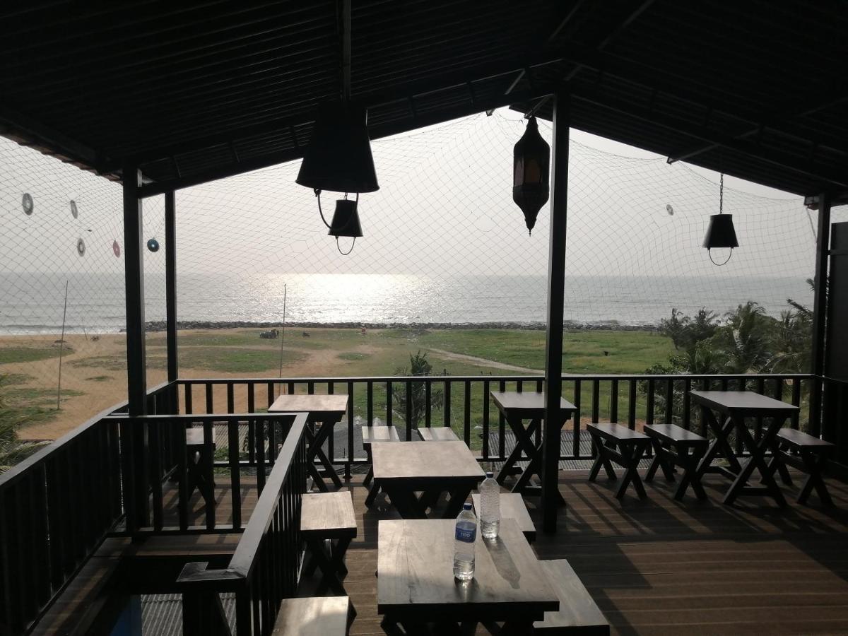 Le Petit Hotel & Restaurant Negombo Buitenkant foto