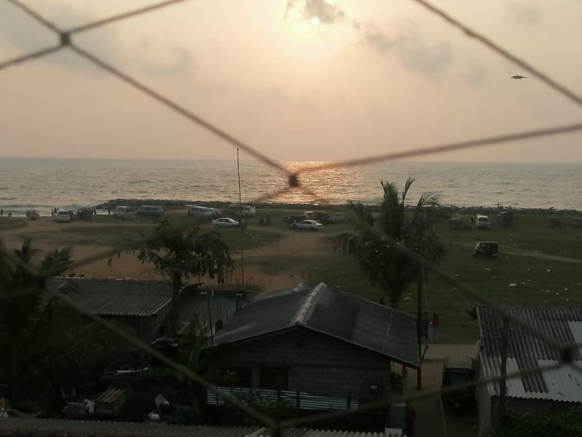 Le Petit Hotel & Restaurant Negombo Buitenkant foto
